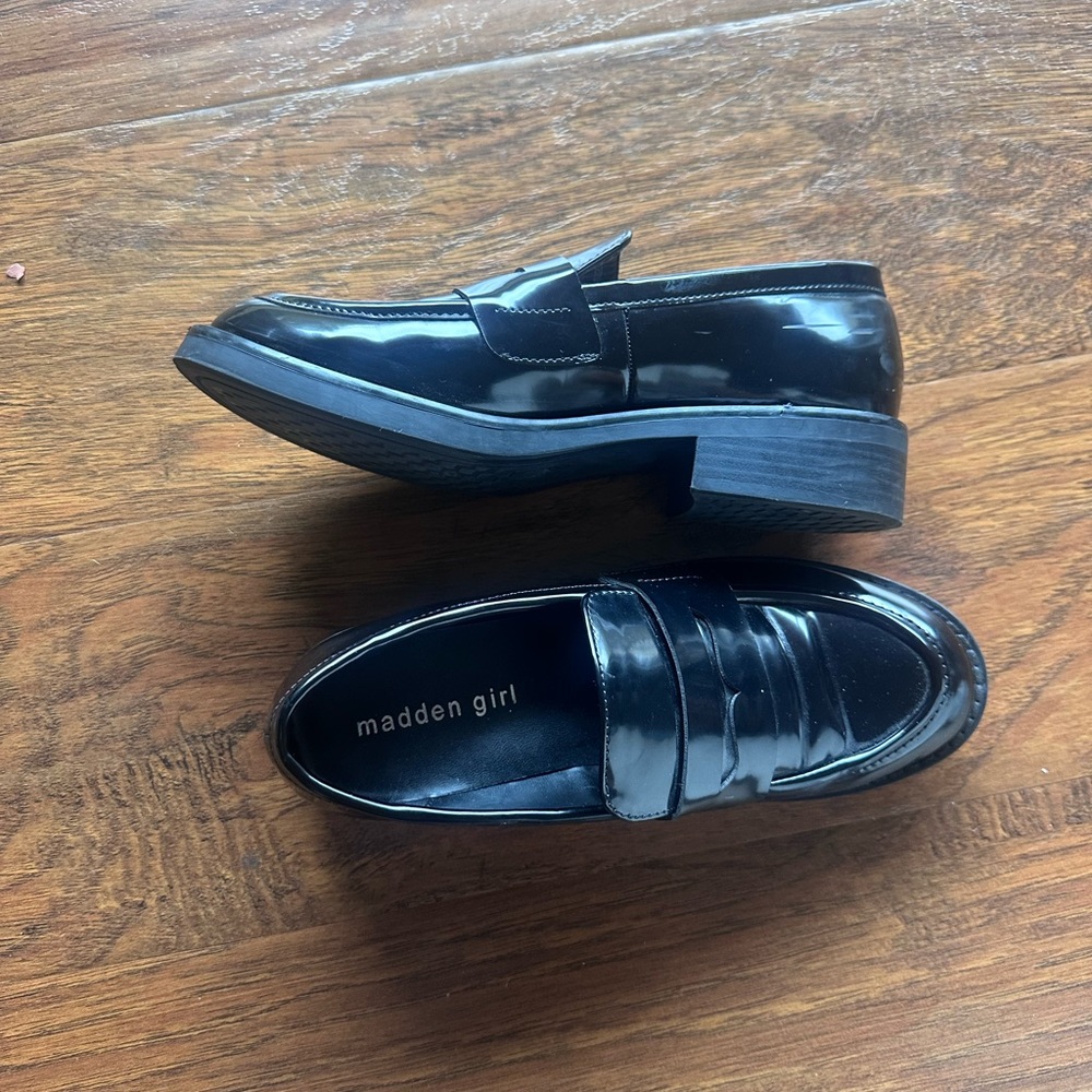 Black patent Madden girl loafers